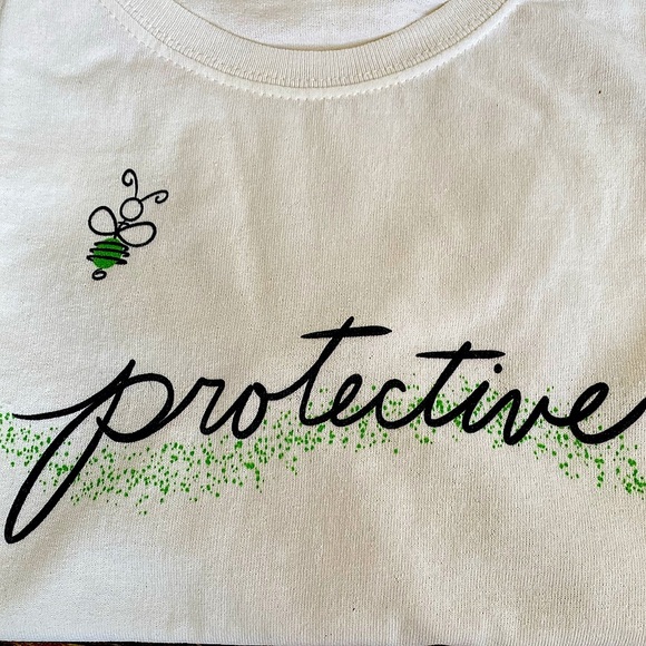 Bee Protective White T-Shirt. M
Clearance - Picture 2 of 2